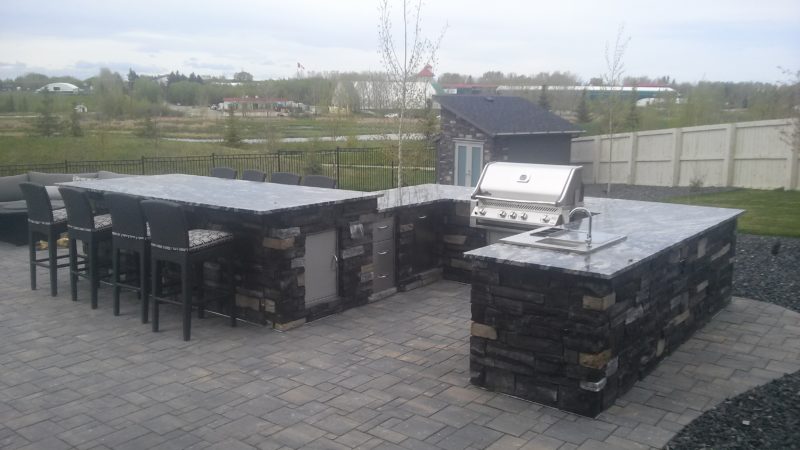 outdoor-kitchen-construction-calgary